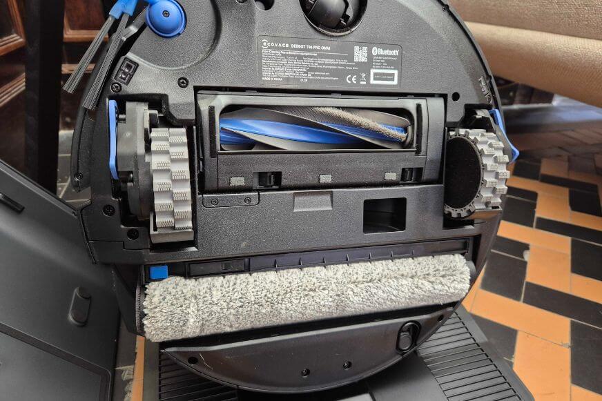 ECOVACS DEEBOT T90 PRO OMNI OZMO ROLLER 3.0 Wischwalze in Nahaufnahme